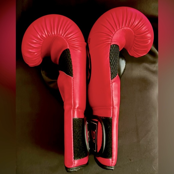 9R Women’s Girls Hot Pink 10oz  Kickboxing Gloves - Picture 2 of 4